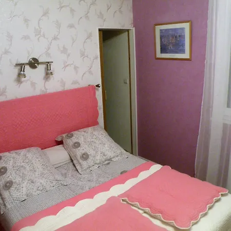 Bed & Breakfast Avec Cheminee Et Balcon A - Fr-1-585-123